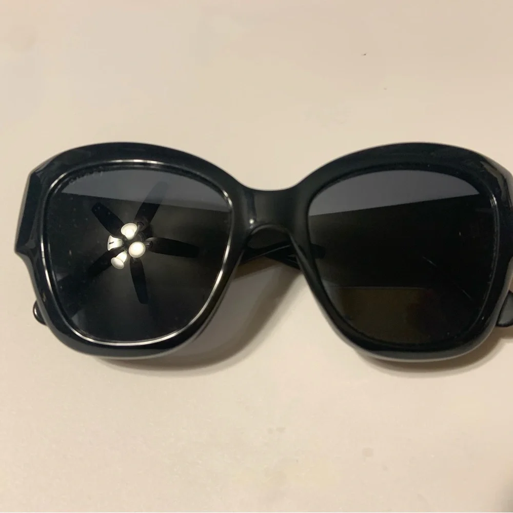 NWT Gucci Elegant Black Women's Sunglasses‎
